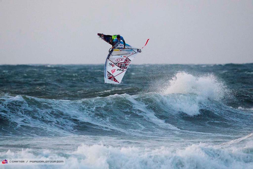 Tweaked push loop from Fernandez - 2014 PWA Cold Hawaii World Cup ©  Carter/pwaworldtour.com http://www.pwaworldtour.com/